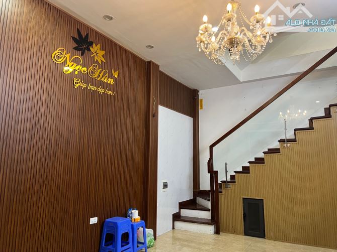 Cho thuê nhà nguyên căn tại Lê Văn Hiến. Bắc Từ Liêm,DT 30m x5 tầng , ngõ ô tô kinh doanh