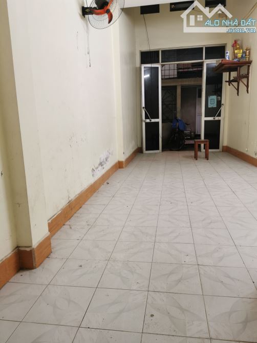 Cho thuê nhà 2 tầng tại Phùng Hưng, Hà Đông DT 44m2 x 3 tầng 6tr/tháng.