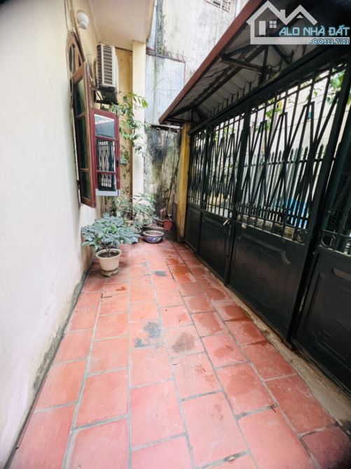 Cho thuê nhà Quan Hoa Cầu Giấy ,4 tầng, tổng dt 105m2, dtxd 70m2, 16tr/ tháng.