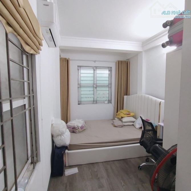 Cho thuê nhà riêng ngõ 12 Kim Giang, Thanh Xuân, 28m2 x 5 tầng 3PN 9tr/tháng.