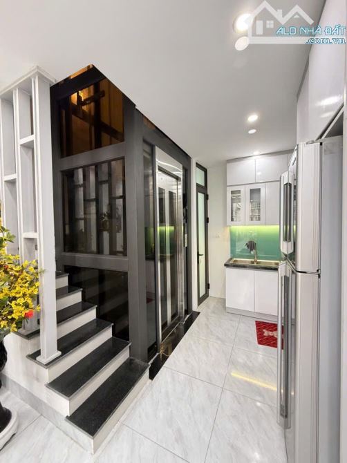 GIẢI PHÓNG 33M, 6TẦNG,MT 4M, OTO ĐÕ CỬA