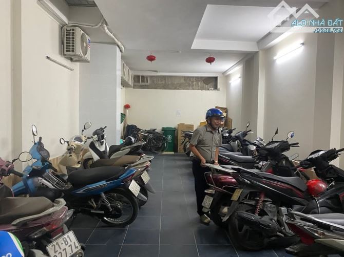 Bán Căn hộ dịch vụ Xuân Đỉnh. 8 tầng, Thang máy. DT: 108m, MT: 4,7m. Full đồ. Giá: 25 tỷ