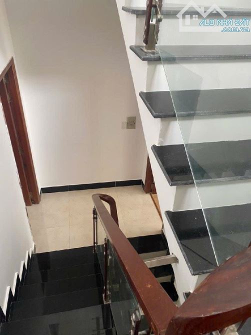 MẶT TIỀN ĐƯỜNG HUỲNH THỊ ĐỒNG ,VỪA Ở VỪA KINH DOANH..ĐƯỜNG NHỰA 2 XE TẢI NÉ NHAU. 3 TẦNG - 10