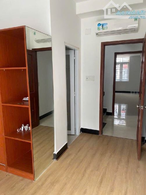 MẶT TIỀN ĐƯỜNG HUỲNH THỊ ĐỒNG ,VỪA Ở VỪA KINH DOANH..ĐƯỜNG NHỰA 2 XE TẢI NÉ NHAU. 3 TẦNG - 11