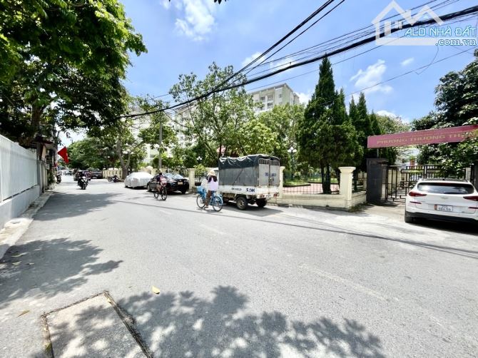 Bán đất Việt Hưng 60M Mt 5M cách mặt phố 20m, giá hơn 8 tỷ - 1