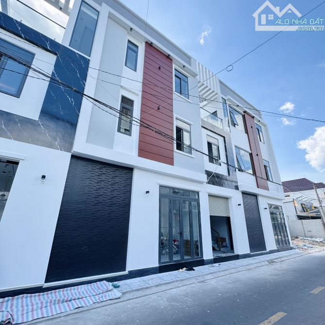 NHÀ MT KINH DOANH TRỆT 2LẦU SÂN THƯỢNG MẶT TIỀN HẺM RỘNG Đ.PHẠM HỮU LẦU GẦN CHỢ CẦU VÁN - 1