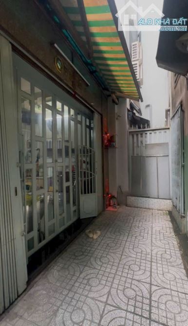 Bán nhà 4 tầng, BTCT kiên cố - Vào ở ngay - đường Huỳnh Mẫn Đạt, Q.5 - 1
