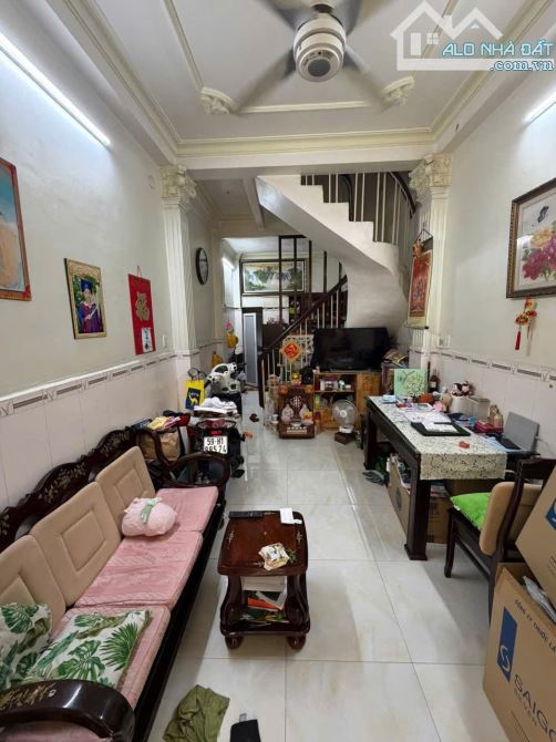 Nhà đẹp 4 tầng, 3 phòng ngủ - Hẻm ô tô - Nguyễn Biểu, Q5  (Hơn 6 tỷ xíu) - 1