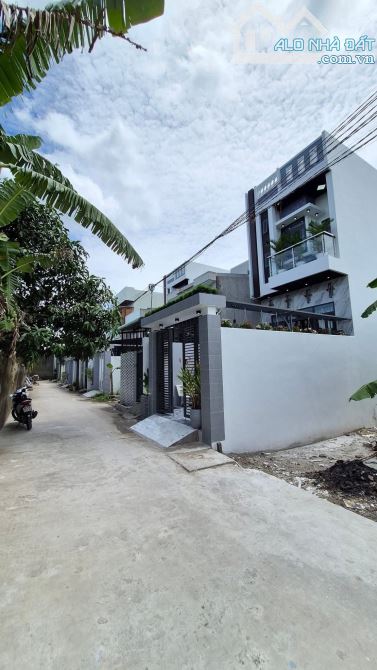 Bán  Nhà Trệt Lầu Mới Hoàn Thiện 4P Ngủ - Cách Bv Số 10 và Kdc Ecopak và QL 1A chỉ 500m, - 1