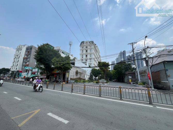 Siêu Vị Trí Khuôn Đất Đẹp MT Nguyễn Thị Thập DT: 26x80m 2.050m2 XD 2H12L Chỉ 215 Tỷ - 1