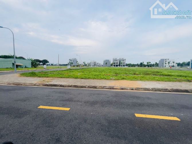 SỞ HỮU ĐẤT NỀN QUẬN 9 CẠNH KHU CÔNG NGHỆ CAO - TIỆN ÍCH VINHOMES GRAND PANK - HỖ TRỢ BANK - 1