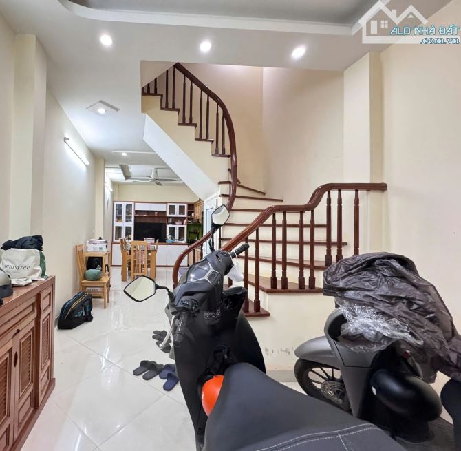 Bán nhà riêng phố Pháo Đài Láng, Đống Đa, lô góc dân xây, 40m2, 5 tầng, 15m ra mặt phố - 1