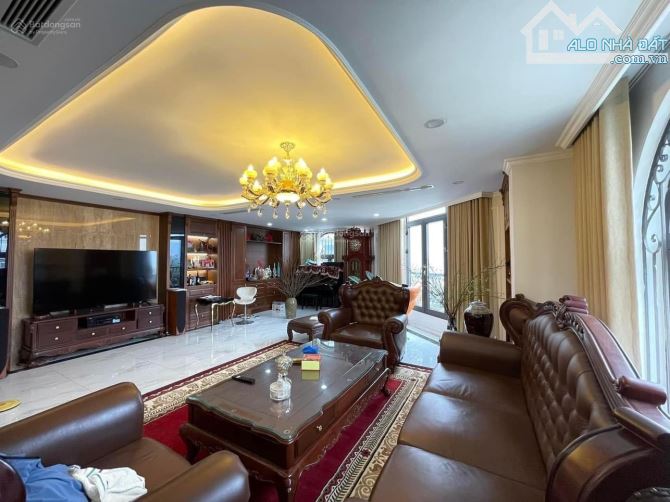Bán biệt thự Làng Quốc Tế Thăng Long - Đường Lớn 5 Ô tô tránh - 330m2 x 4T MT 16m - 95 tỷ - 1