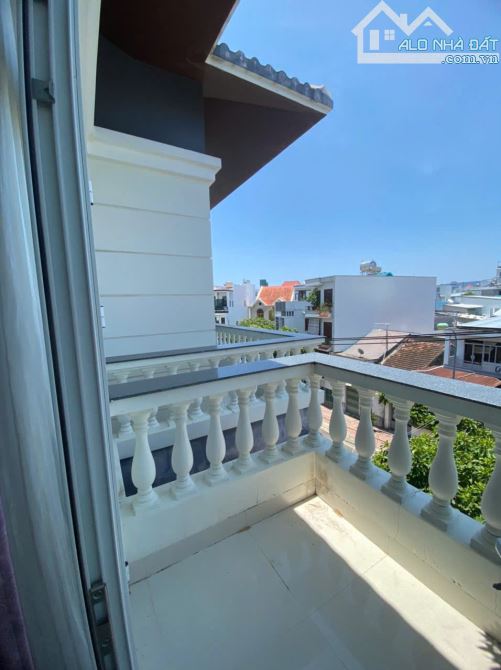 Bán biệt thự 166m2 góc mặt tiền Trương Hán Siêu, Nha Trang - 1