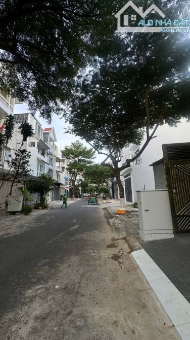 Nhà 3,5 tângd siêu đẹp, gần biển, kđt phước long b, tặng toàn bộ nội thất, giá chỉ 8,5 tỉ - 1