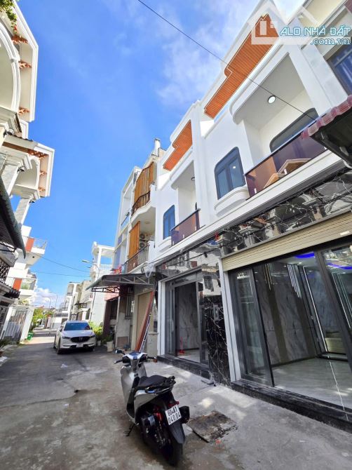 CHÍNH CHỦ GỬI BÁN NHÀ MỚI XÂY 1TRỆT 1LẦU HOÀN CÔNG KDC VIP HÓA AN,4X18=72M2,THỔ CƯ 100%,3P - 1