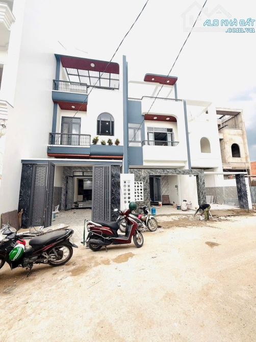 Bán nhà 1 trệt 2 lầu sổ riêng thổ cư p. Hoá An - 1