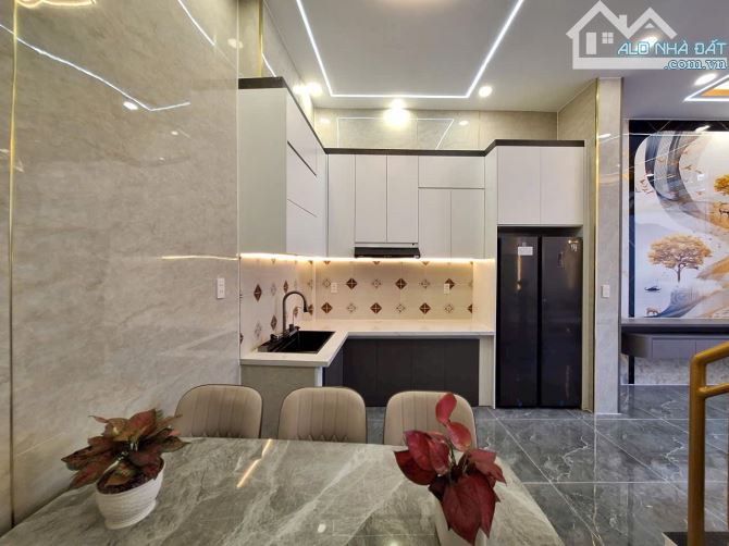Nhà 2 lầu ( 4 Phòng Ngủ - Sân oto ) kinh doanh buôn bán , TX25 Q12 - 1