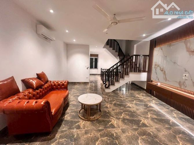 NHÀ ĐẸP - 5 TẦNG - ÔTÔ - THẠCH BÀN - LONG BIÊN - DT 60M - MT 5M - GIÁ 12,5 TỶ - 1