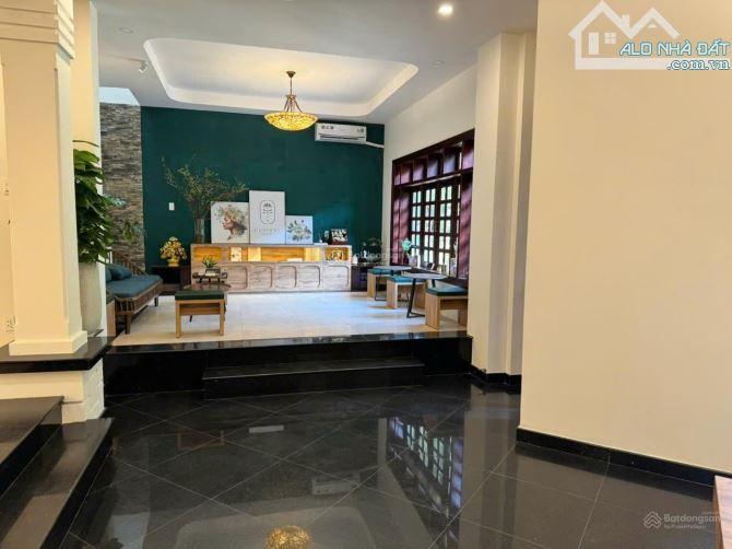Cho thuê biệt thự 12x20m 1 hầm 2 lầu Lê Hồng Phong Phường 12 Quận 10 - 1