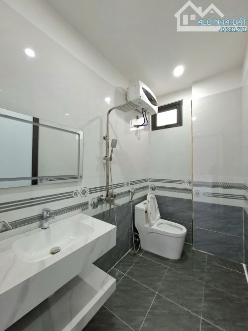 Bán nhà 4 tầng xây mới độc lập lô góc ngõ 229 Miếu Hai Xã - 1