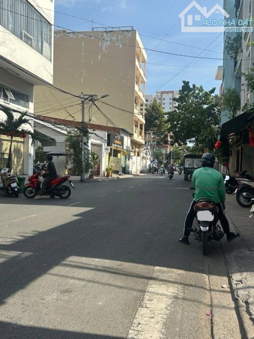 Bán nhà 22m2 Bàu Cát, 2 tầng, SHR vuông vức 2 tỷ 3 - 1