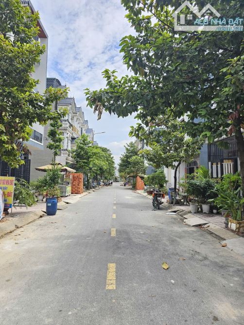 Bán nhà 1 trệt 2 lầu KDC Phú Hồng Thịnh 8, p.Bình Chuẩn, Tp.Thuận An - 1