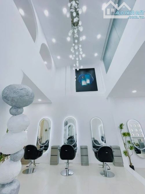 Nhà MT Nơ Trang Long 6x12m Trệt.3L Trông suốt.4wc.Tốt Spa.Shop - 1