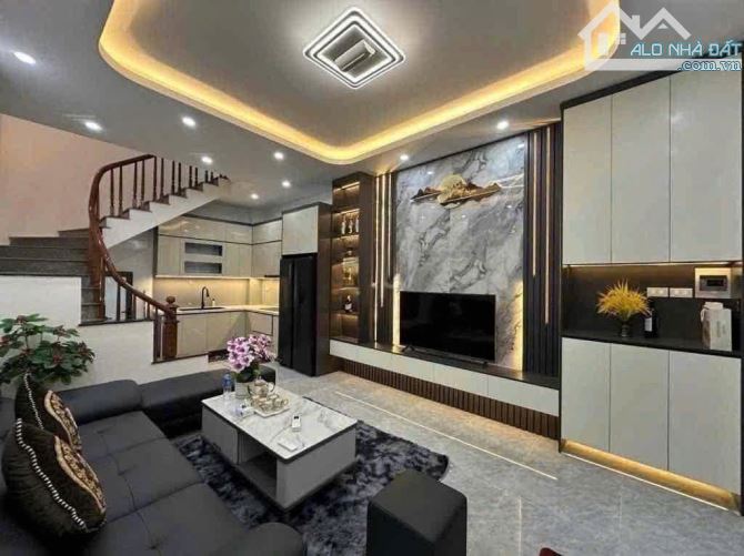 Cho thuê nhà 190 Tựu Liệt, 30m² x 5 tầng, gồm 3 phòng ngủ, 4 vệ sinh 13 triệu - 1