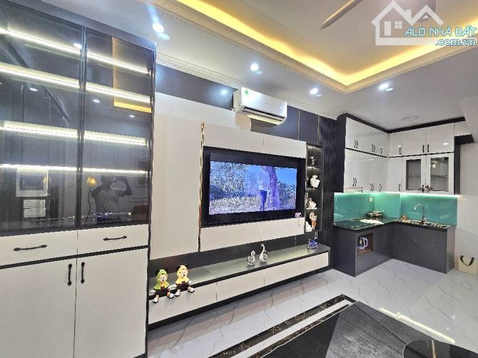 VỊ TRÍ ĐẮC ĐỊA_NHÀ ĐẸP THẠCH BÀN.LONG BIÊN_NỞ HẬU_FULL NỘI THẤT_Ô TÔ ĐỖ CỬA_ GIÁ 7 TỶ 3  + - 1