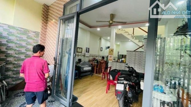 🏡H.I.ẾM!!  Nhà Lê Văn Khương 5.5 x 13m. Hẻm xe hơi, 3 phòng ngủ, 2 tầng. Nhỉnh nhẹ 4 tỷ - 1
