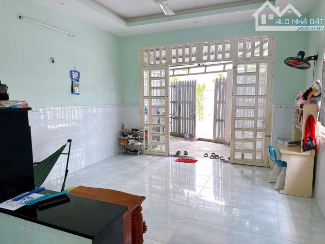 Nhà góc 2 MT - Lê Văn Lương - Hẻm xe hơi - 1 lầu + sân thượng - 1