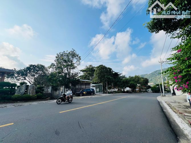 BÁN ĐẤT BIỆT THỰ SÁT BIỂN BÃI DÂU TRẦN PHÚ TP. VT 208M2(10X21M) GIÁ 10,5 TỶ CHỐT - 1
