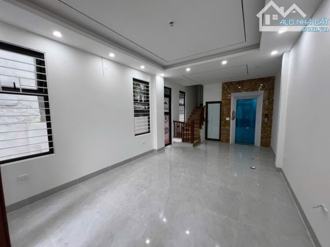Đối diện siêu thị Aeon Mall Long Biên. Căn góc Dt 52m x 6 tầng - thang máy - giá hơn 9 tỷ - 1