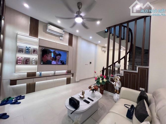 Bán Nhà Mỹ Đình -DT 44m-Nhỉnh 14 Tỷ-Ô Tô Đỗ Cửa-Mới Koong-Full Nội Thất - 1