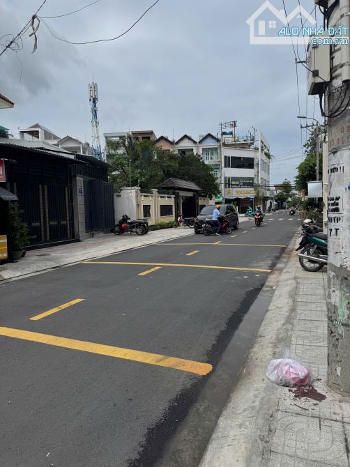 MẶT TIỀN ĐƯỜNG HUỲNH THỊ ĐỒNG ,VỪA Ở VỪA KINH DOANH..ĐƯỜNG NHỰA 2 XE TẢI NÉ NHAU. 3 TẦNG - 1