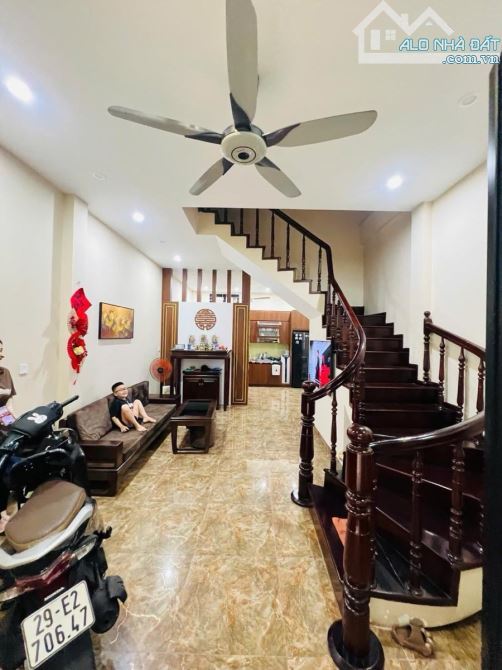 BÁN NHÀ HÀO NAM-48Mx5TẦNG-MẶT TIỀN 4.6M-DÂN XÂY-GẦN PHỐ-NHÀ ĐẸP-12TỶ - 1