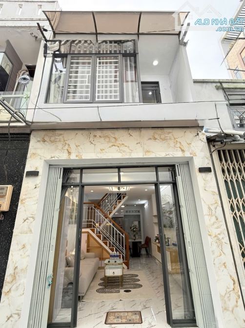 SIÊU PHẨM TÂN BÌNH - HXH ĐỔ CỬA - 32 M2 - 2 TẦNG - NHÀ MỚI TINH - TẶNG FULL NỘI THẤT -  SỔ - 1