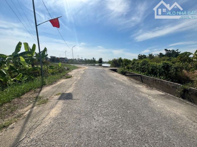 đất xóm 6 , Nghi Trung bám đường nhụa gần quốc lộ 1A - 1