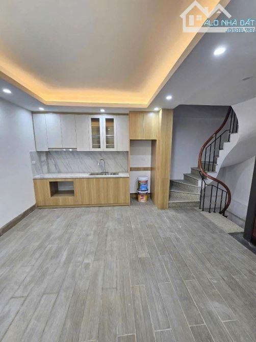 Cho thuê nhà Nguyên Hồng. Gần Đài truyền hình Việt Nam. DT 45mx5T. 23tr/tháng. - 1