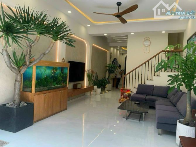 Chỉ 8.5 Tỷ - NHà Đẹp 2 Lầu ST - HXH 7M Ni Sư Huỳnh Liên, Chung Cư Bàu Cát 2 - DT 43m2 - 1