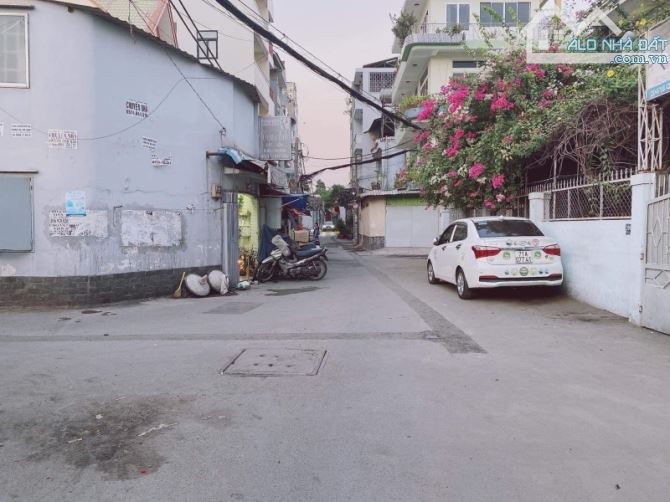 Bán Gấp nhà đường Quốc Lộ 13 - 100m² ( 5.4m x 19m ) - Hẻm xe hơi - Nhỉnh 9 tỷ xíu xíu - 1