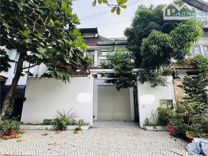 Bán biệt thự Bình Thạnh - 180m2 • đường nhựa 16m - khu biệt thự - 1