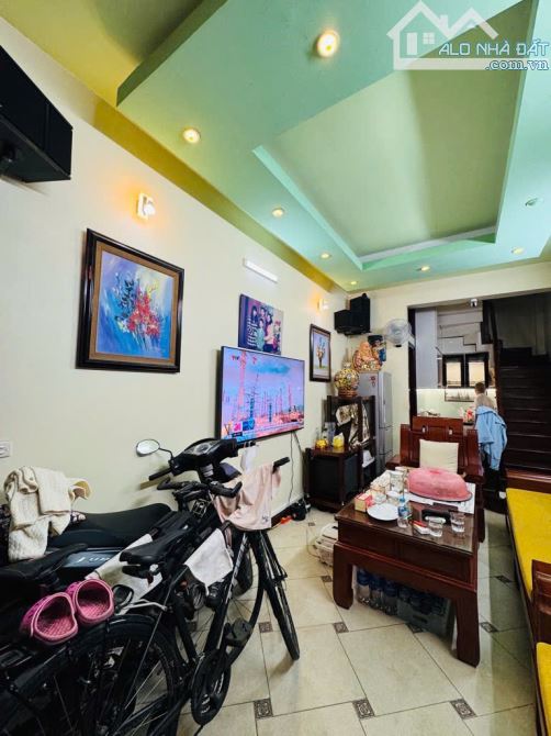 BÁN NHÀ CẠNH TRƯỜNG ĐẠI HỌC BÁCH KHOA - 30m2 x 5 Tầng - NGÕ TO, RỘNG - SỔ VUÔNG - 1