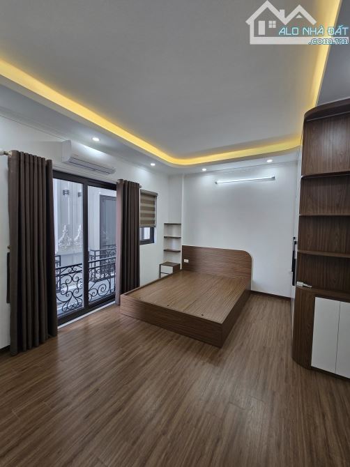 BÁN GẤP NHÀ TT BẮC TỪ LIÊM -31m2- giá 7.5 tỷ–1 NHÀ RA PHỐ–FULL NỘI THẤT Ở NGAY –2 THOÁNG - 1