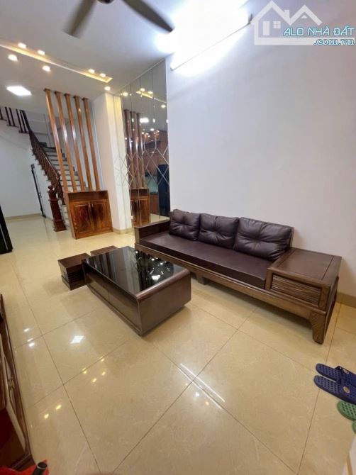 Bán nhà Ngọc Lâm Long Biên Nhà đẹp DT 40m2 nhỉnh 7x tỷ , xây 5 tầng - 1