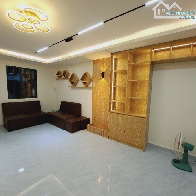 TânPhú Gần Metro 2, nhà mới lô góc 2 tầng, DT 4.5x11m, Tài chính 2T - 1