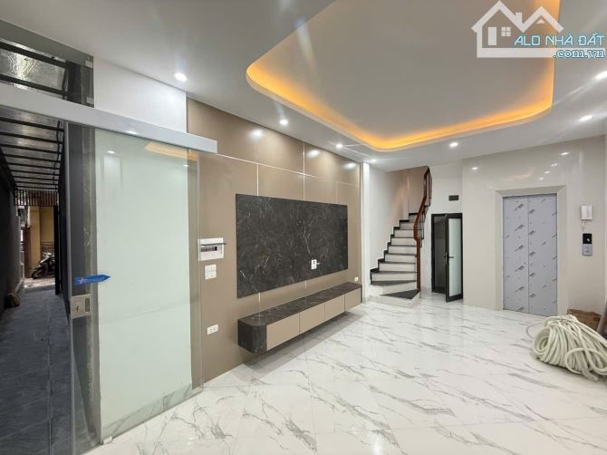 NHÀ MỚI 6 TẦNG CÓ THANG MÁY - TRUNG TÂM ĐỐNG ĐA - Ô TÔ GẦN. - 1