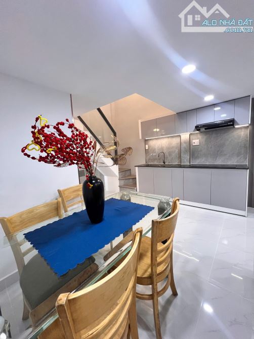 NHÀ ĐẸP NI SƯ HUỲNH LIÊN-P10- TÂN BÌNH-  HẺM Ô TÔ – 3 TẦNG-3 PN-  NGANG 4M- 5.6 TỶ TL - 1