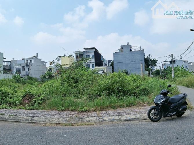 [ PHÚ HỮU, Q9 CŨ] - ĐẤT NỀN BIỆT THƯ GIÁ RẺ CHỈ 40TR/M2 -  303M2(17,5*17,5) - KHU PHÂN LÔ - 1